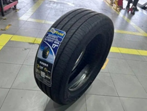 九寨沟：奔驰E级与固特异轮胎的完美搭配
