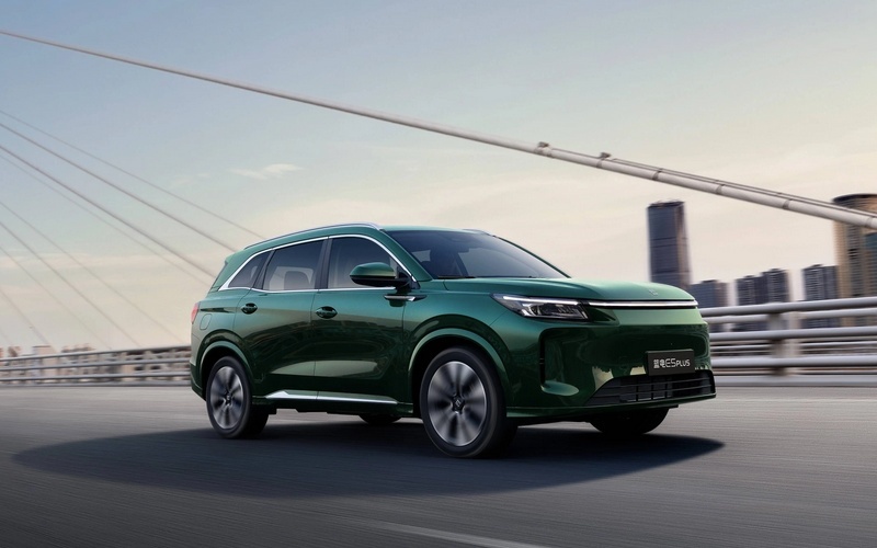赛力斯新车加入价格战，不到10万买插混SUV，续航1千3km，带7座