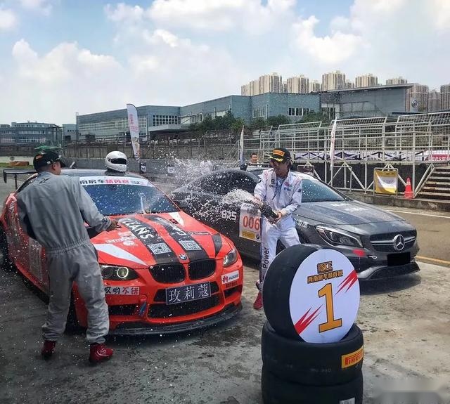 千万级超跑的主动尾翼，CLA45车主用千元自制成功？