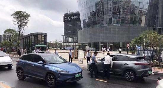 还没满月就成绝版 新款比你便宜还比你跑得多 小鹏你牛