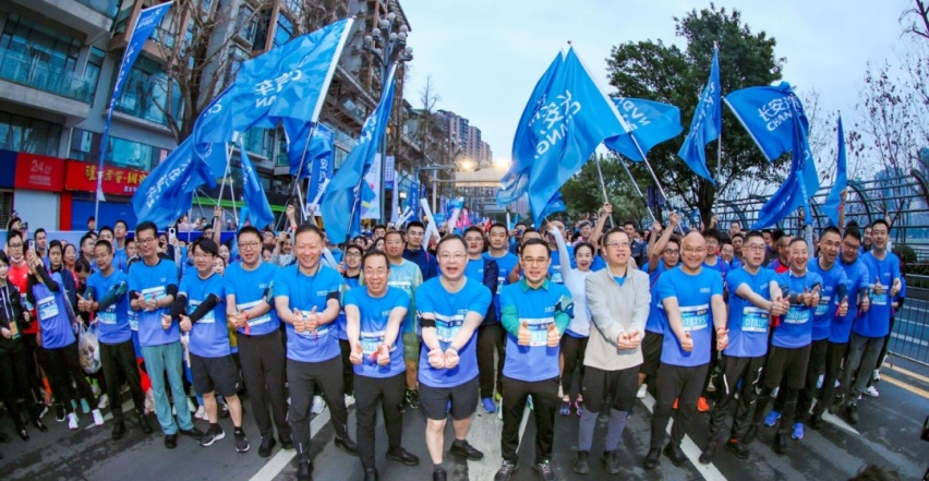 阔别三年再归来，长安汽车“满电”护航2023重庆马拉松