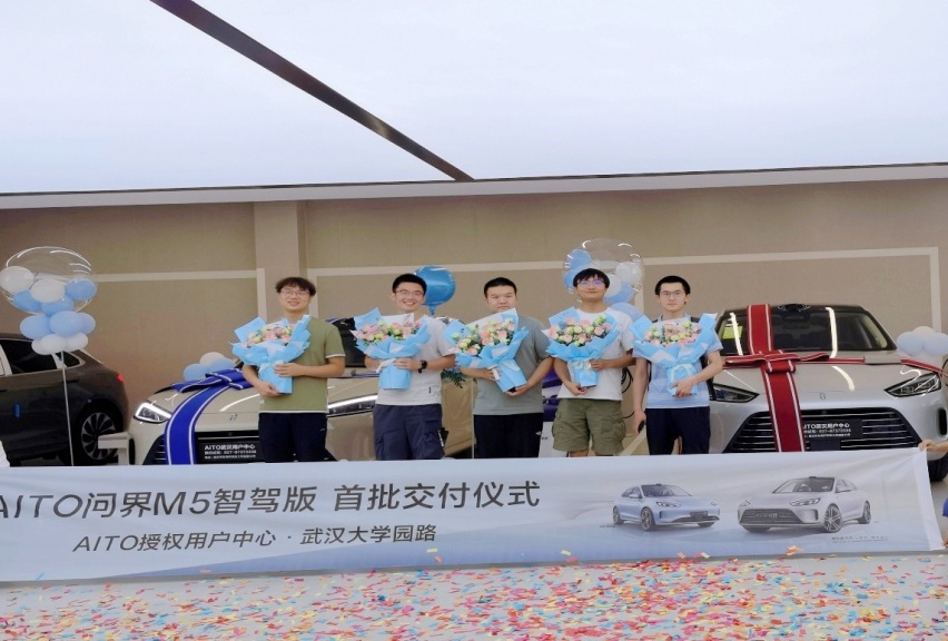 问界速度再现，AITO问界M5智驾版全国首交，武汉陆续交付