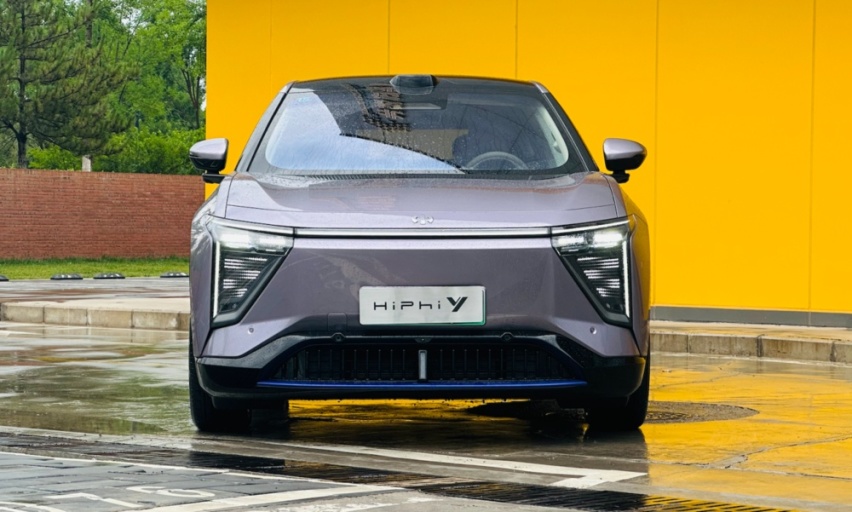颜值即正义，与众不同的驾乘体验，抢先试驾高合HiPhi Y