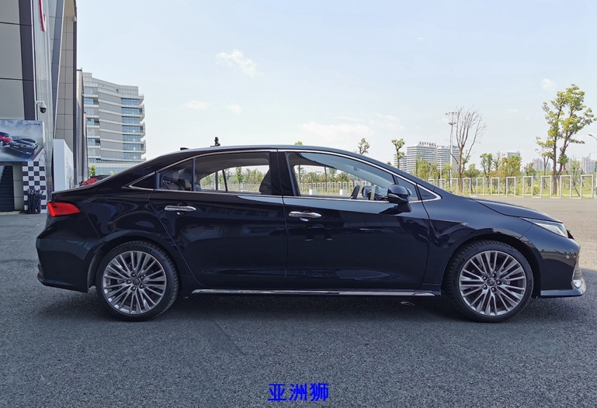潮流青年遇到居家暖男 明锐PRO对比亚洲狮