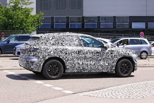 计划于2022年亮相 定位纯电SUV 奥迪Q6 e-tron谍照曝光