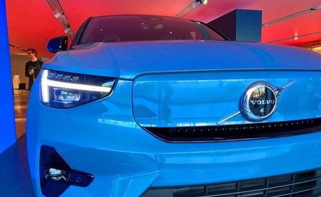 沃尔沃首款轿跑SUV，全新C40实拍，双电四驱比领克05更帅