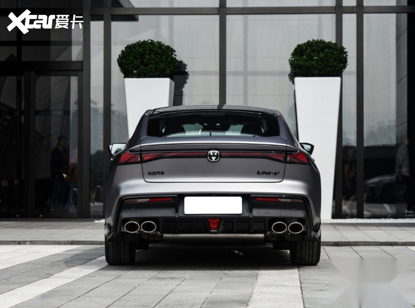 车长超4米7,配2.0t 8at,还带尾翼 掀背,还比思域便宜