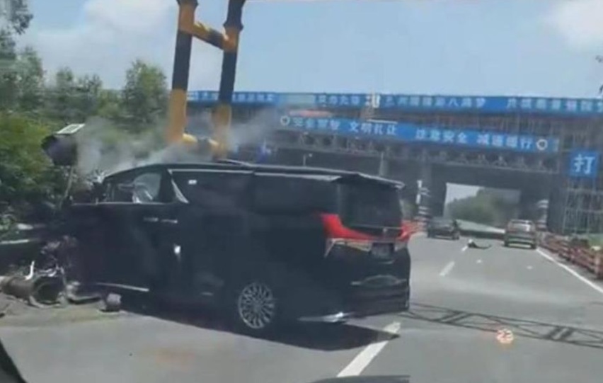 两百万的MPV天花板，雷克萨斯LM既要钱又要命