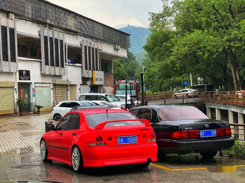 走街范雷克萨斯IS200咬地鲨，果然JDM与底盘灯才是最搭的