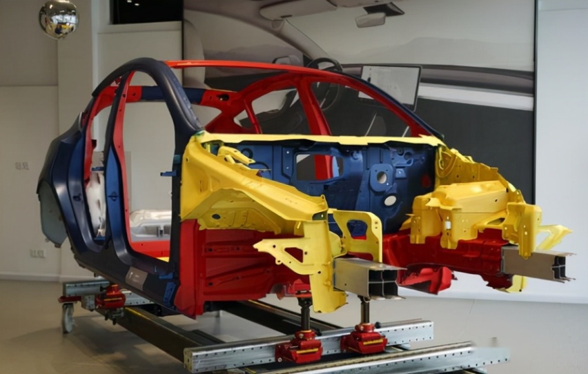 国人打造的高端SUV，岚图FREE能凭实力让你放弃特斯拉Model Y