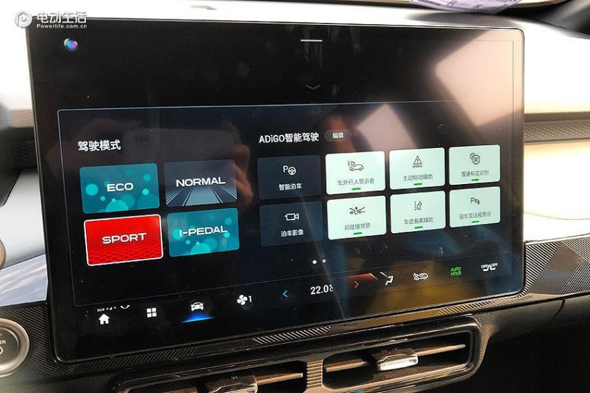 试驾潮玩智能纯电SUV 广汽AION Y引领汽车界潮流风向