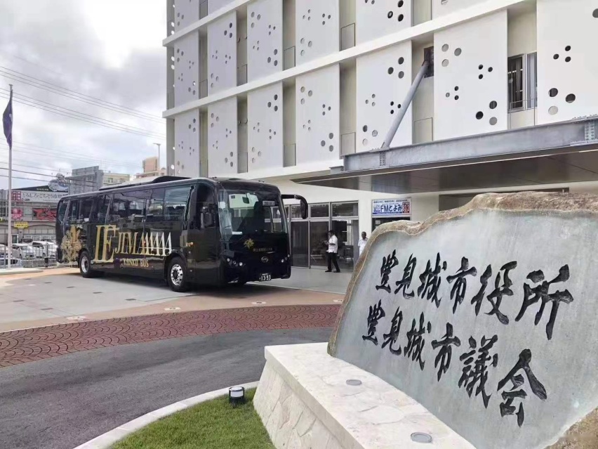 日本又引进比亚迪电动大巴，C9“黑金刚”旅游巴士登陆冲绳伊江