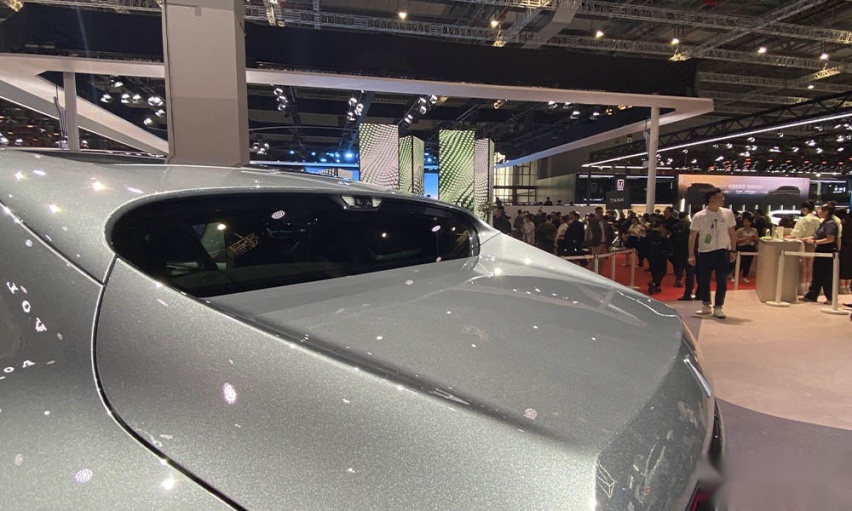 2023上海车展：潮牌还是奢侈品？实拍更实用的阿维塔11单电机版！
