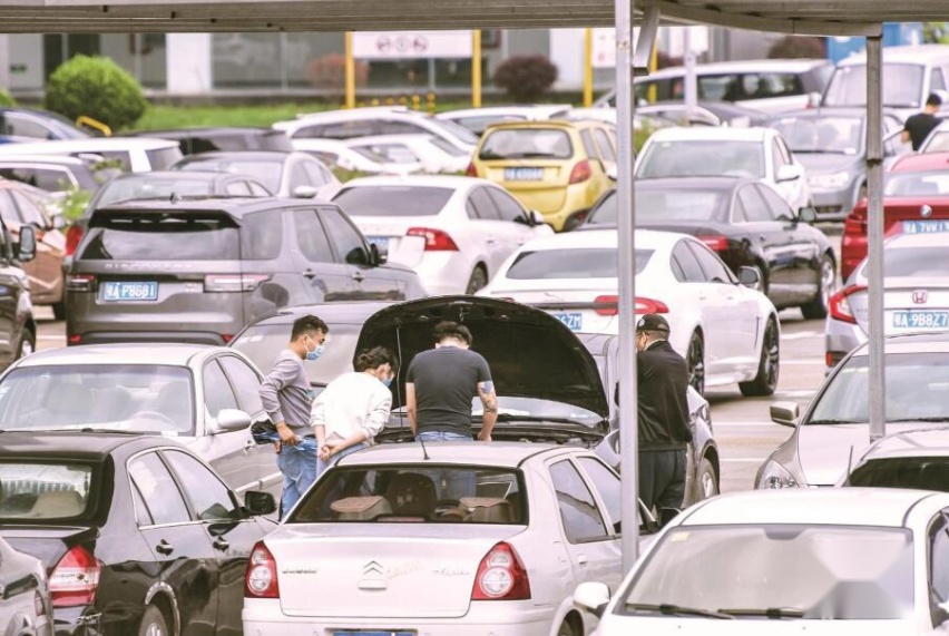 年底买二手车怕翻车？简易教程让小白也能从市场全身而退