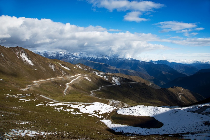 重走长征路，再次翻越大雪山，秋天季节里的夹金山原来这么美