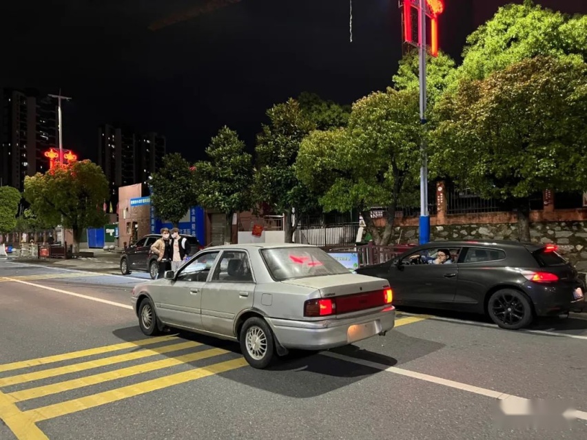 01年的马自达323也能玩得这么帅？改装+车身价只需两万多