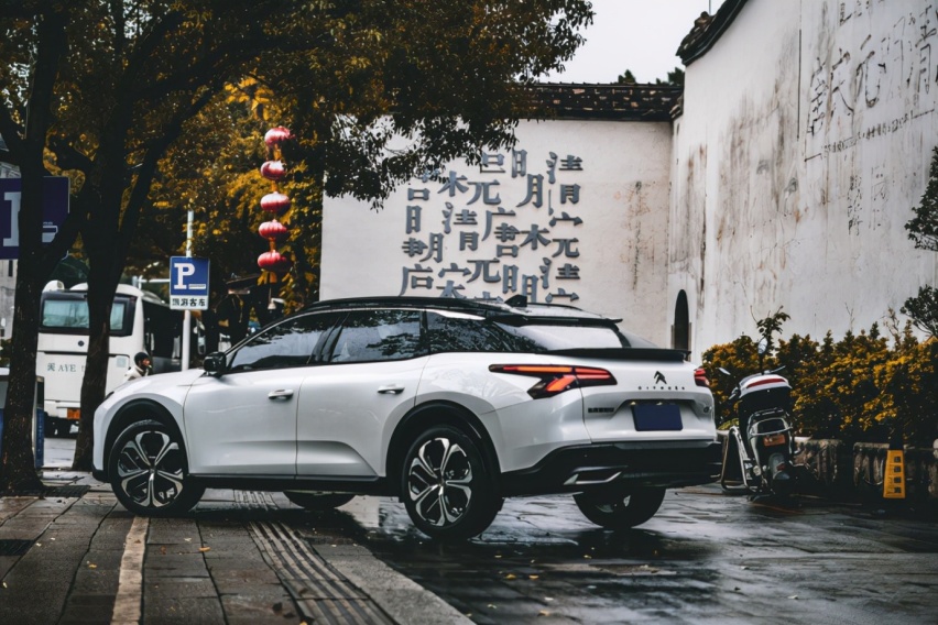 融合轿车、SUV、旅行车，月销破5000辆，凡尔赛C5X带你品味福州！