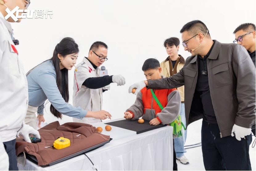 全粒面Nappa真皮，昊铂HL座椅的豪华质感来源