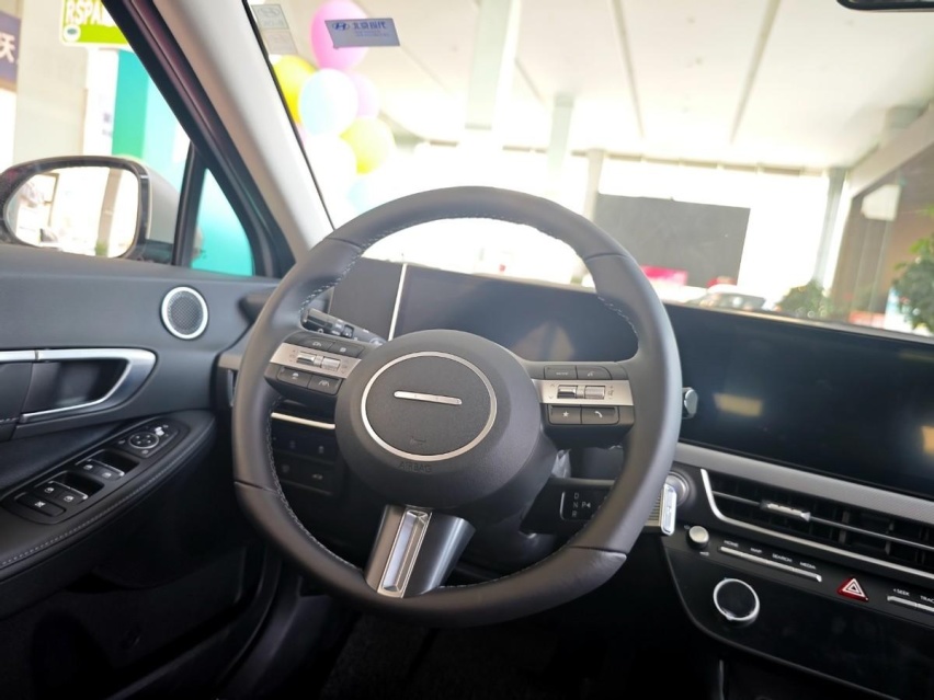 最便宜的合资中型燃油车？探店北京现代全新索纳塔 销量复兴的希望