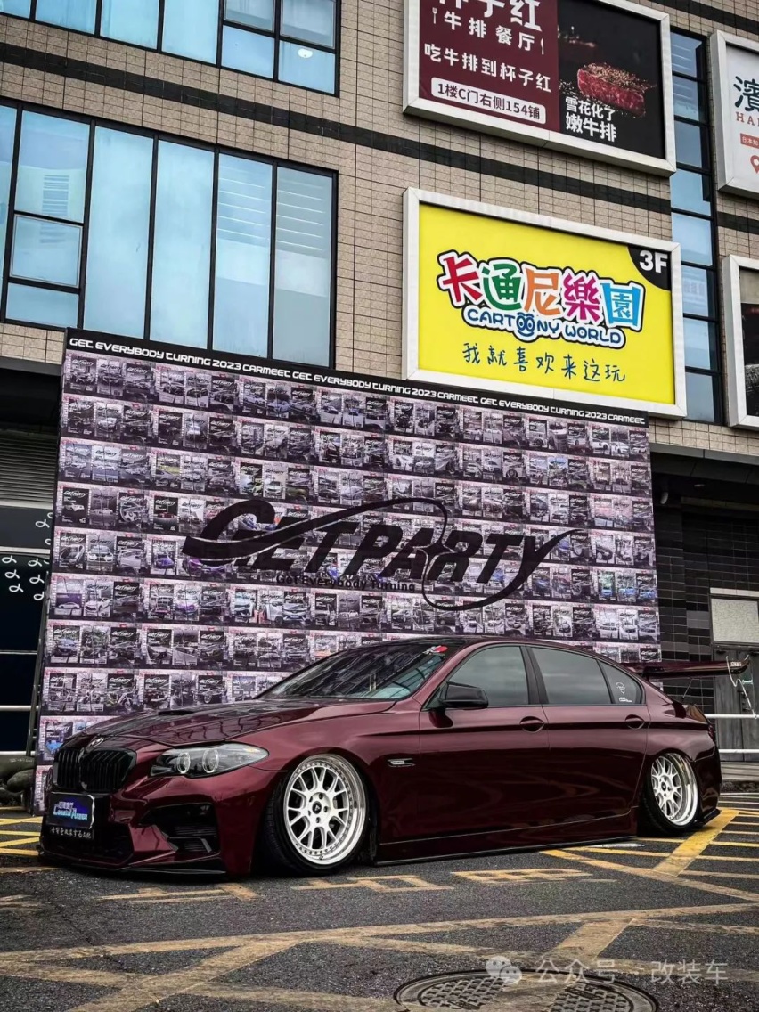 尾翼能晾衣服的姿态风宝马528Li，让原本低调的外观变得很战斗