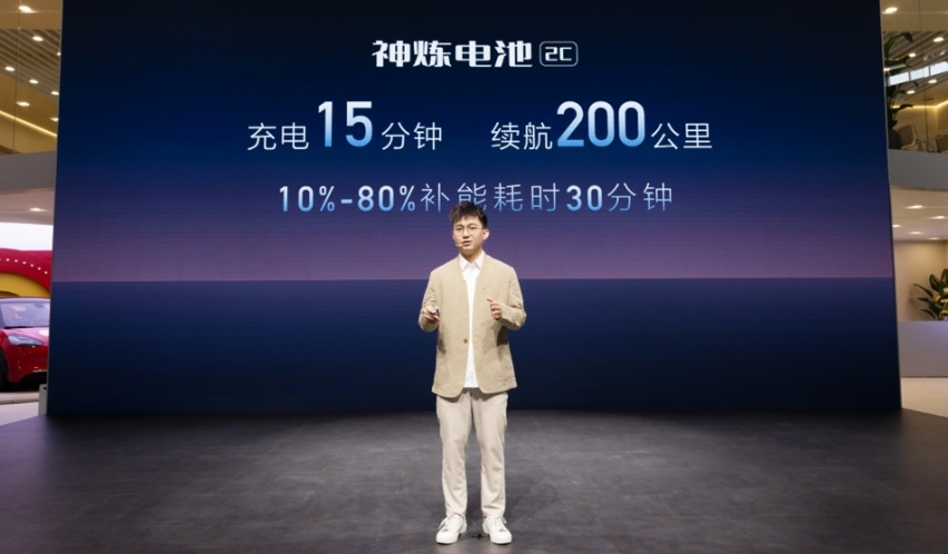 预算10万左右，五菱星光共创版 纯电与比亚迪秦PLUS EV，你选谁？
