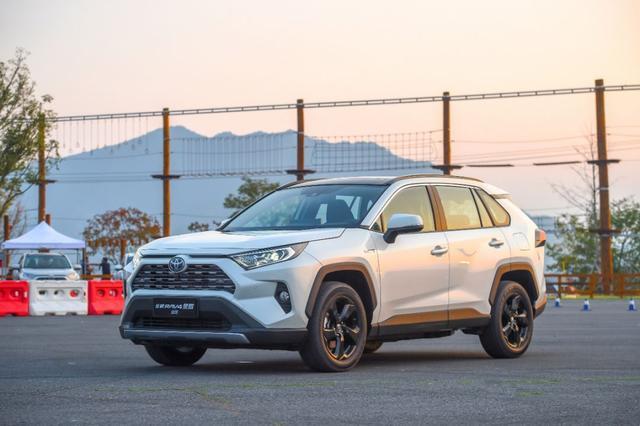 全球销冠RAV4荣放，终于迎来全新第五代车型