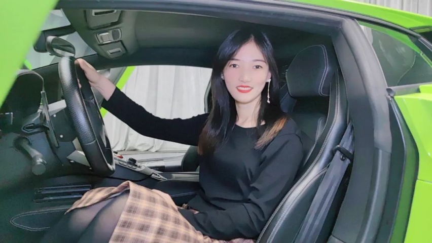 兰博基尼Aventador LP700-4半价！男生眼里的大牛女生眼里是什么？