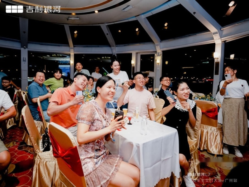 闪耀珠江之夜，吉利银河 L7广州地区首批车主正式交付
