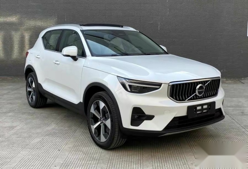 新款沃尔沃XC40实车曝光 全系2.0T+48伏轻混 轴距比Q3大