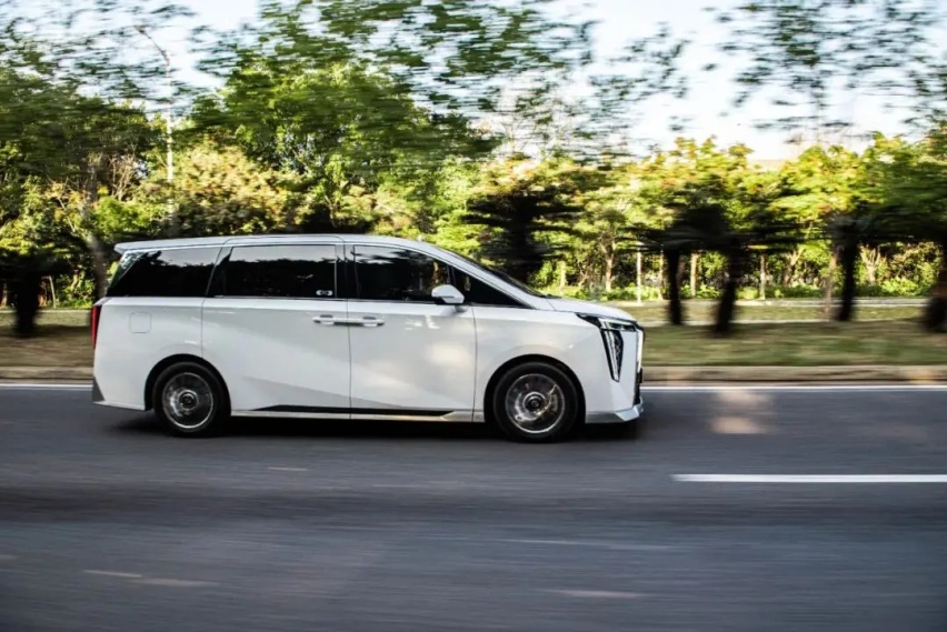 内外兼修的传祺M8宗师版 能否撑起“中国品牌MPV”的“门面”？
