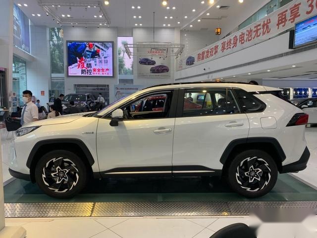 现在下定威兰达可能要八月提车 实地探访广汽丰田4S店
