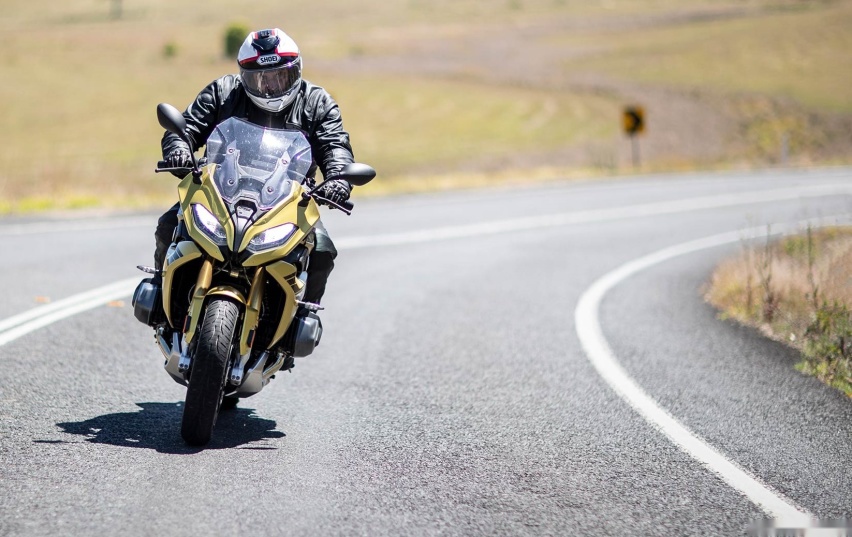 运动摩托新标杆 宝马R 1250R/R 1250RS外媒测评