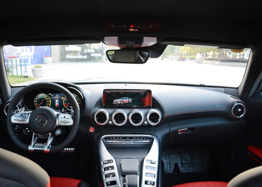 奔驰是如何征服操控粉的？用4秒破百的AMG GT，毫无压力
