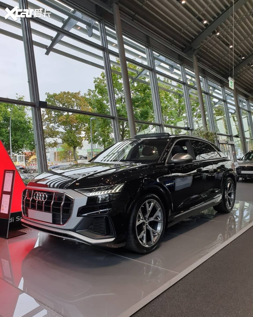 奥迪SQ8海外实车到店 全新的运动感