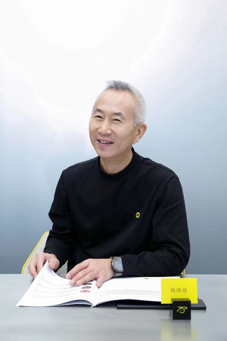 路特斯冯擎峰: 用四轮去更远，用两轮更深入，梦想带着中国人去环法