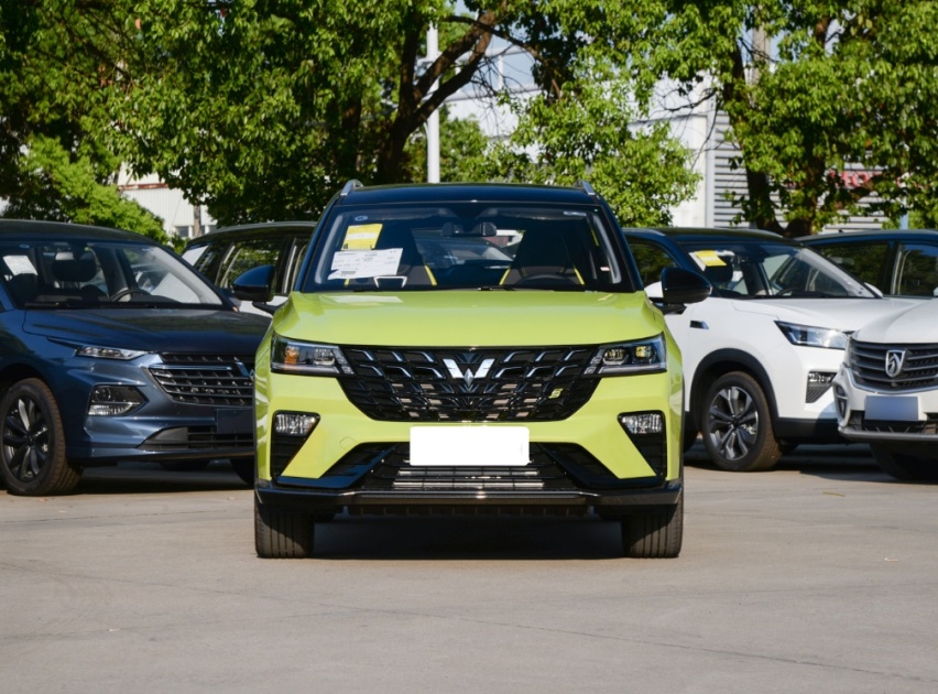 同样都是国产入门SUV，为啥五菱星驰比吉利缤越，还便宜近2万？