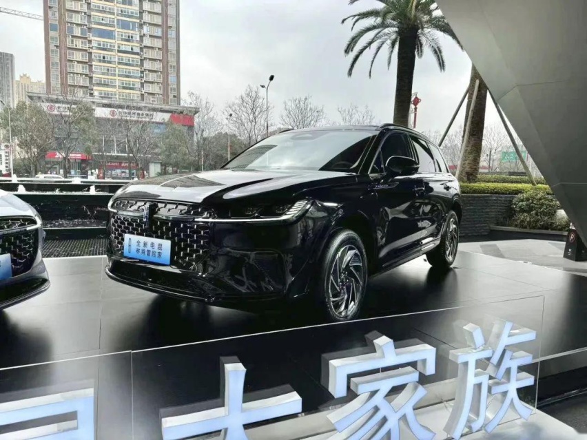 【E汽车】林肯Z/冒险家混动车型亮相