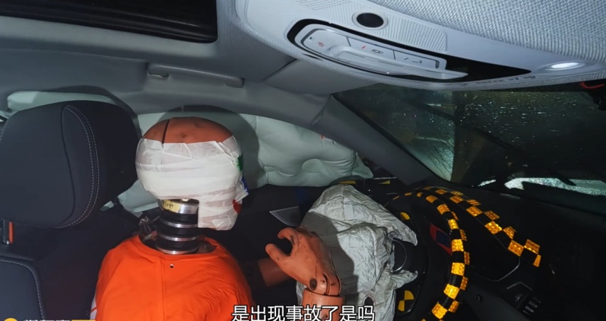 雷克萨斯ES对撞奥迪A4L，结果完败，这下真成“雷车”了？