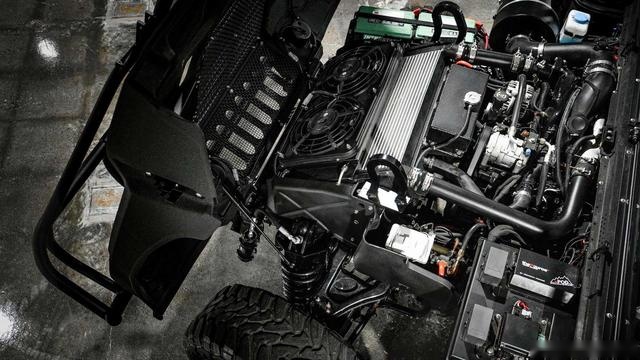 新款军用悍马H1了解一下？超1300牛·米扭矩真的太强了！