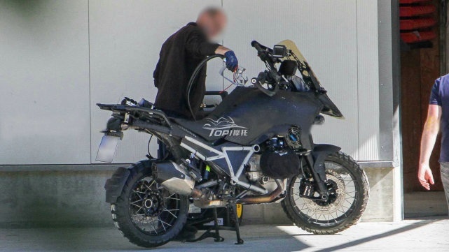 宝马R1300GS实车首次曝光 摒弃“大小眼”头灯 加入前后雷达