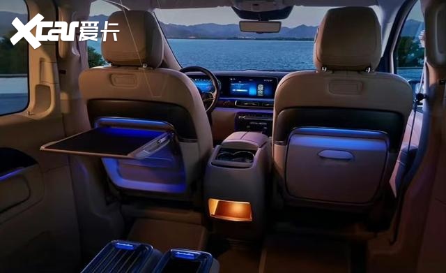 梅赛德斯-奔驰新一代V300 MPV上市 售49.68万元起