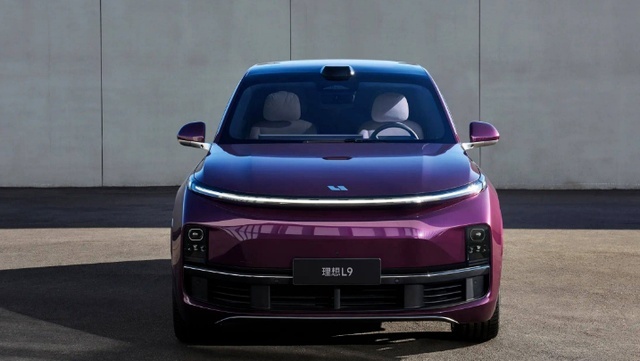 理想L9空气悬挂断裂引热议，李想“500W内最好的SUV”翻车了