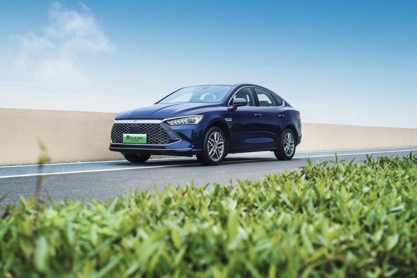 最佳入手时机又开启，秦PLUS限时8.98万起，降维打击合资燃油车