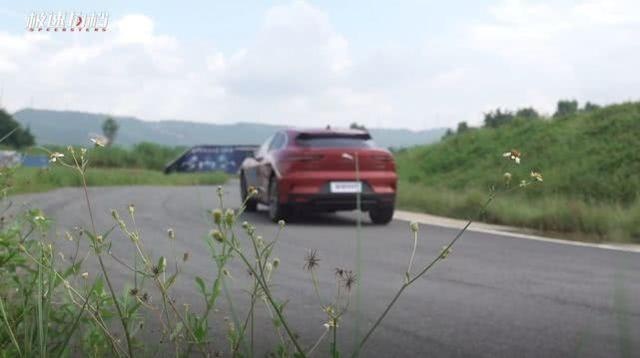 加速4秒多的SUV 赛道上能跑多快？Jacky、小乔激试捷豹