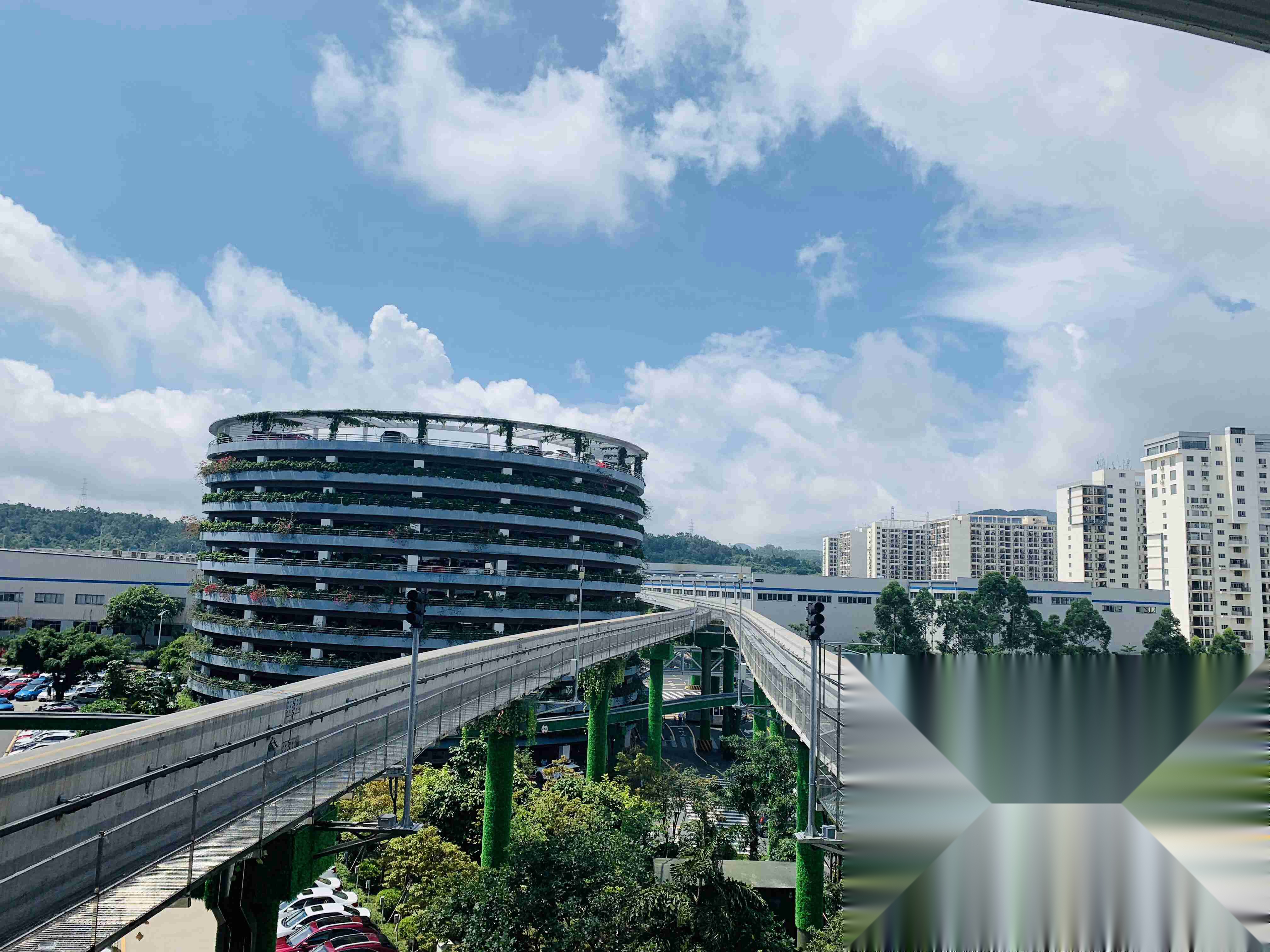 的六角大楼是全球新能源代表——比亚迪的研发总部,坐落于深圳坪山!