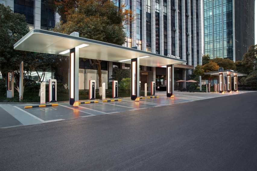 纯电豪华轿车极氪007今日开启交付 极氪累计交付突破19万台