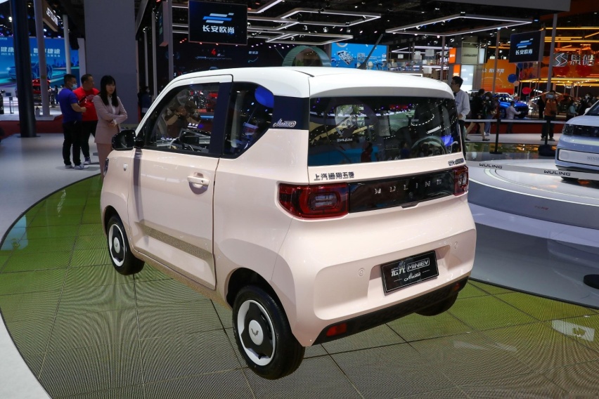 便宜又好停车的微型电动车怎么选 奇瑞QQ冰淇淋对比五菱宏光MINIEV