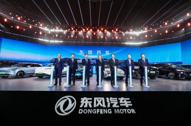 一个好汉三个帮 东风汽车新董事长杨青的战略由谁来执行更合适?