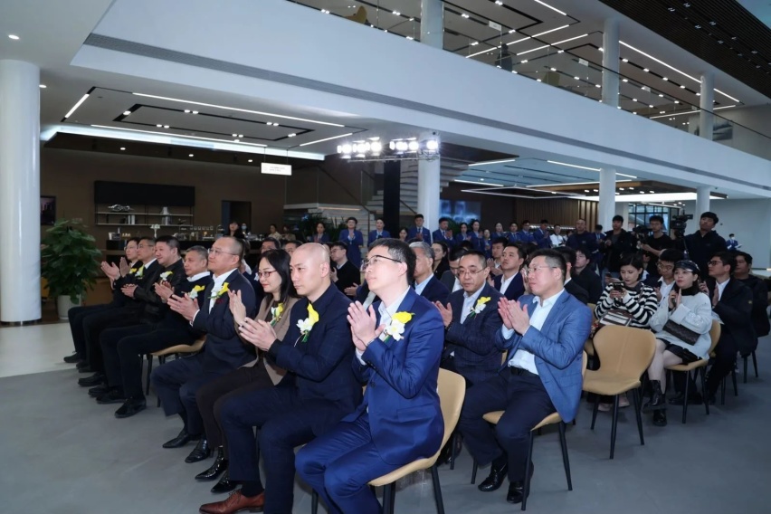全新BMW领创绿星经销商杭州元通杭萧之宝隆重开业