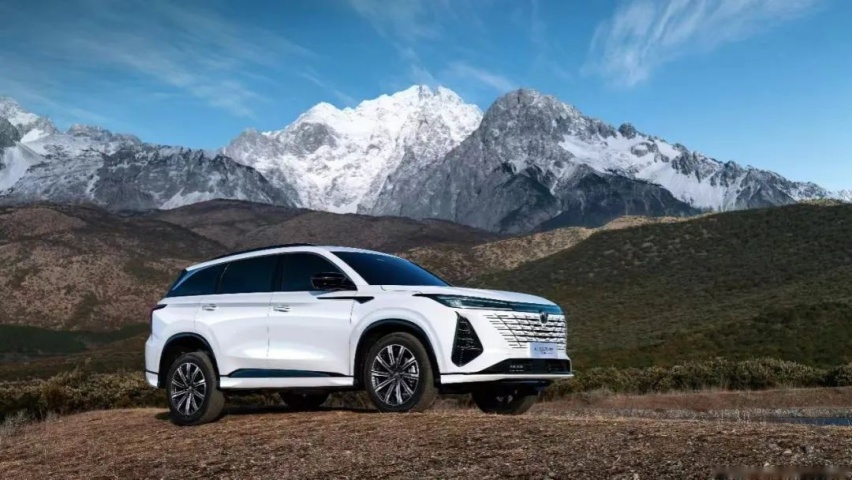 加速燃油车迭代！长安一次性上市三款新车，尝鲜价7.09万元起